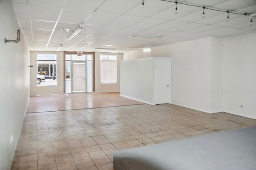 More Photos Of 318 S Summit St, Arkansas City Storefront Retail Office For Sale