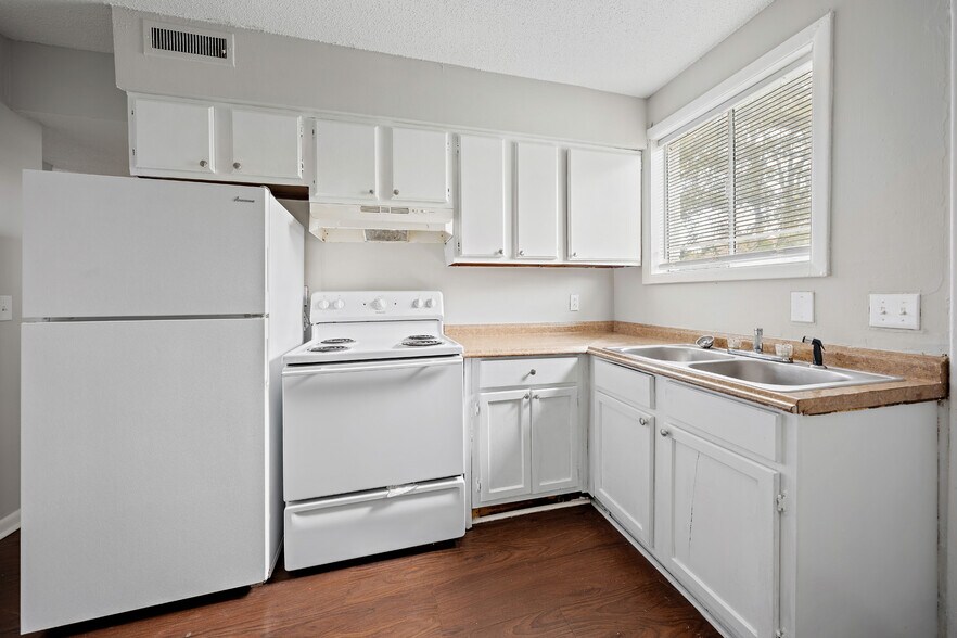More Photos Of 1200 WH Davis Dr, Nashville Apartments For Sale