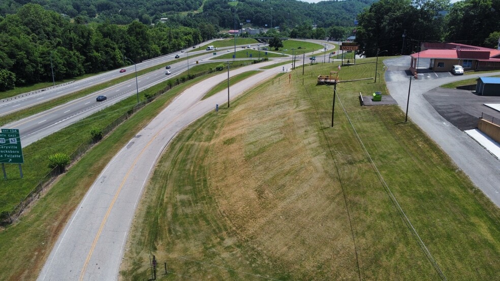 More Photos Of 124 Woods Ave, Caryville Hotel For Sale