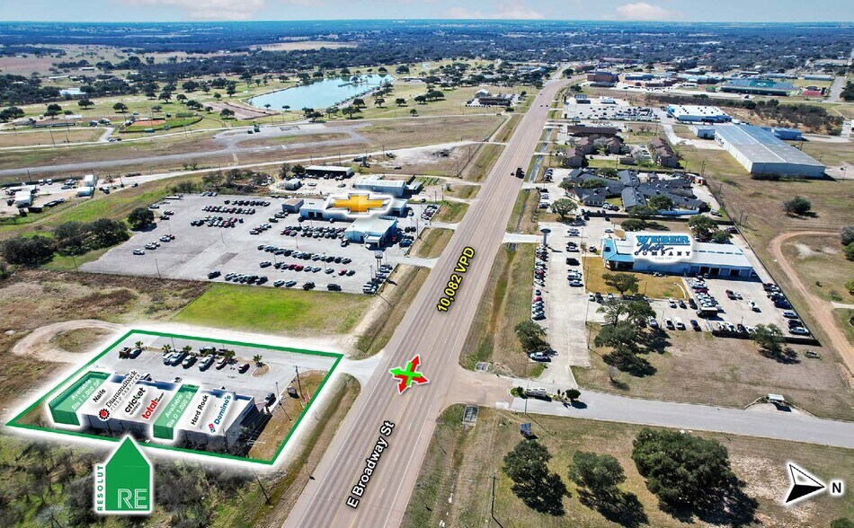 More Photos Of 1431 E Broadway St, Cuero Storefront Retail Office For Lease