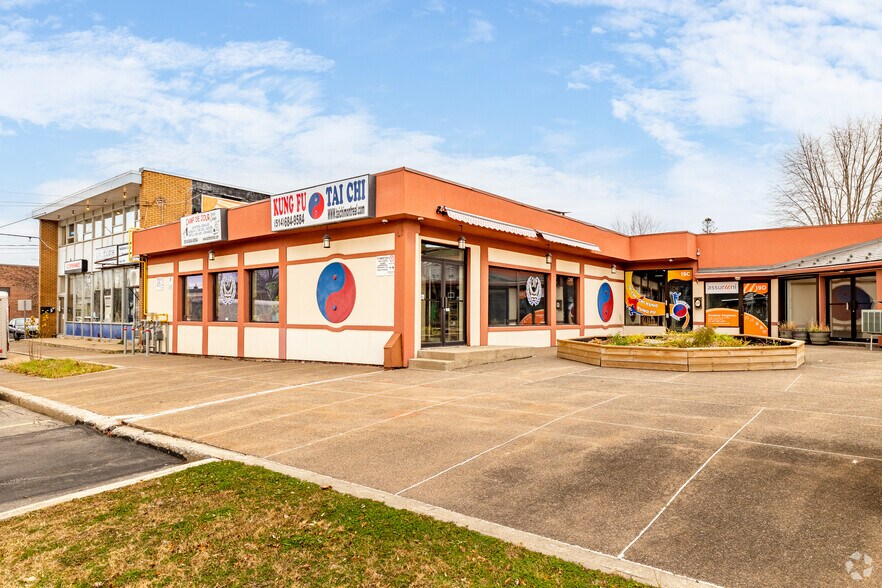 More Photos Of 19 Rue Centre Commercial, Montréal Storefront For Lease