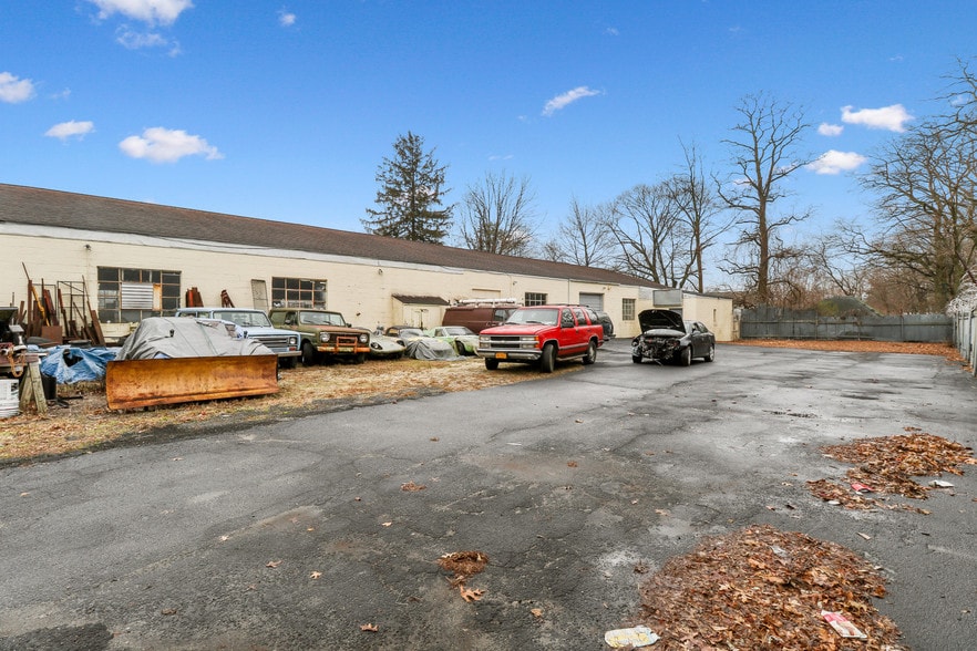 More Photos Of 1959 New York Ave, Huntington Station Auto Repair For Sale