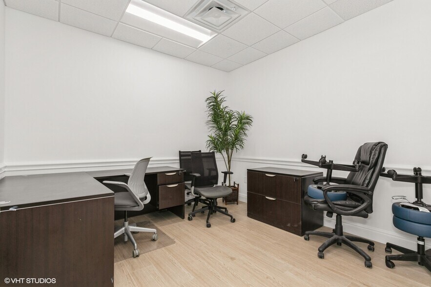 More Photos Of 2520 Tamiami Trl N, Nokomis Medical For Sale