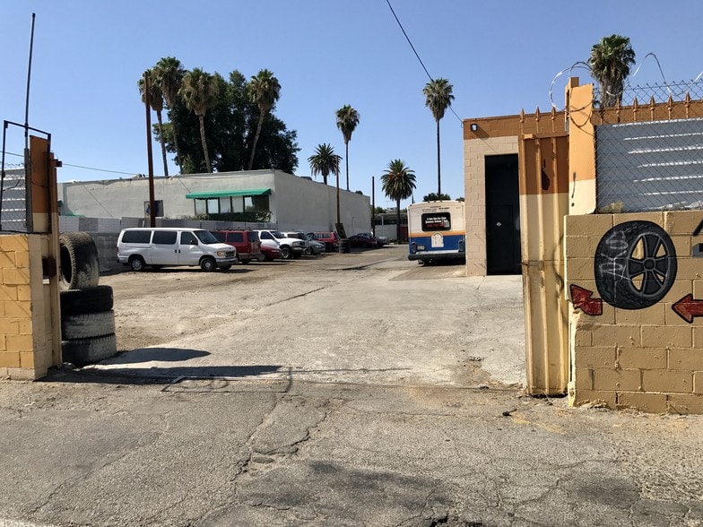More Photos Of 20930 Sherman Way, Canoga Park Auto Dealership For Lease