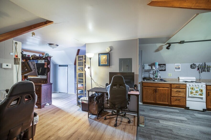 More Photos Of 1601 Jackson St, La Crosse General Retail For Sale