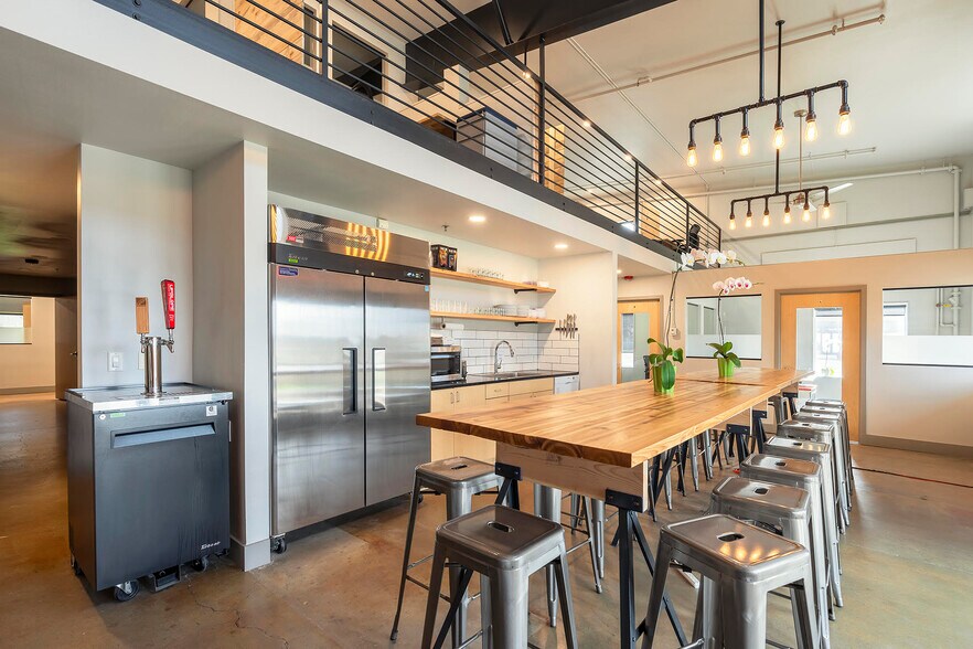 More Photos Of 4571 N Broadway St, Boulder Warehouse For Sale