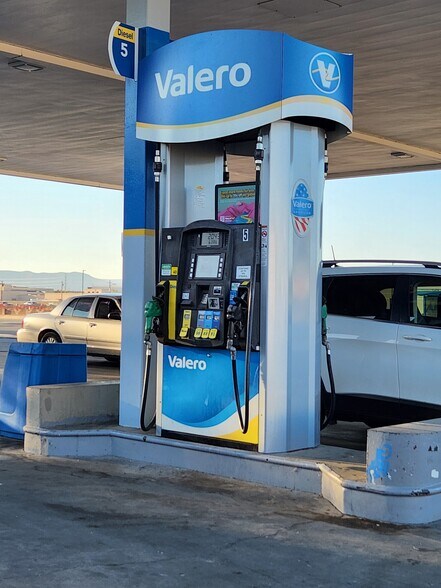 More Photos Of 1620 Carlisle Blvd SE, Albuquerque General Retail For Sale