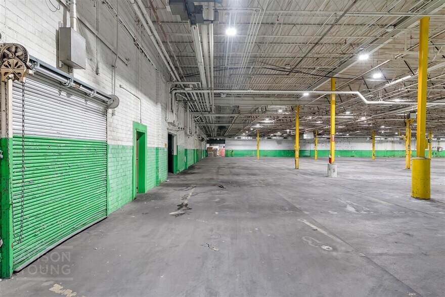 More Photos Of 300 S Main St, Mauldin Warehouse For Sale