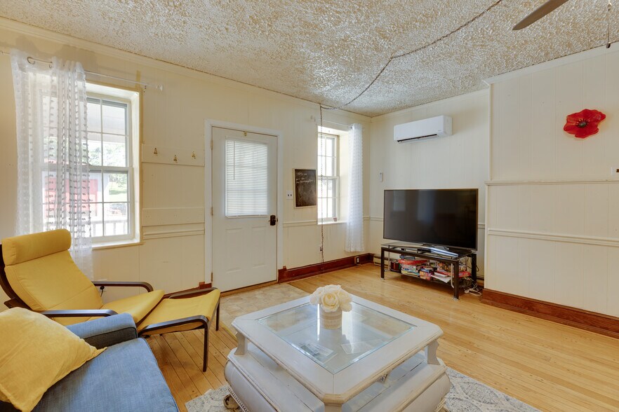 More Photos Of 1053 Washington St, Harpers Ferry Hospitality For Sale
