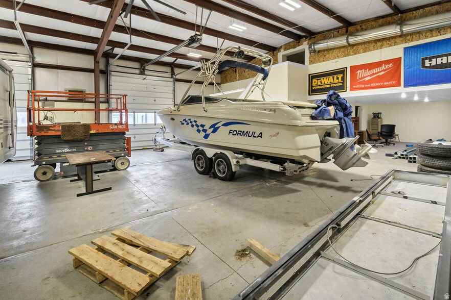 More Photos Of 46 S Center St, Elsinore Industrial For Sale