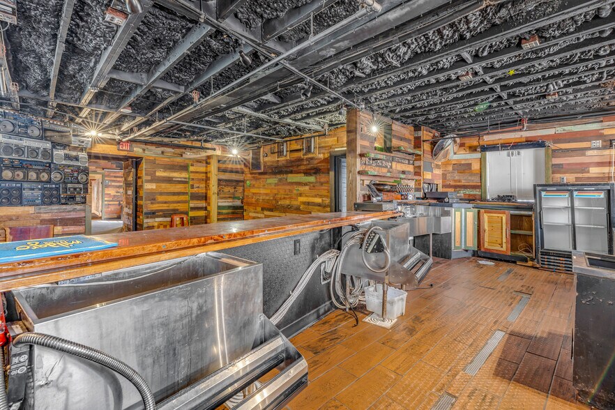 More Photos Of 135 Duval St, Key West Bar For Lease