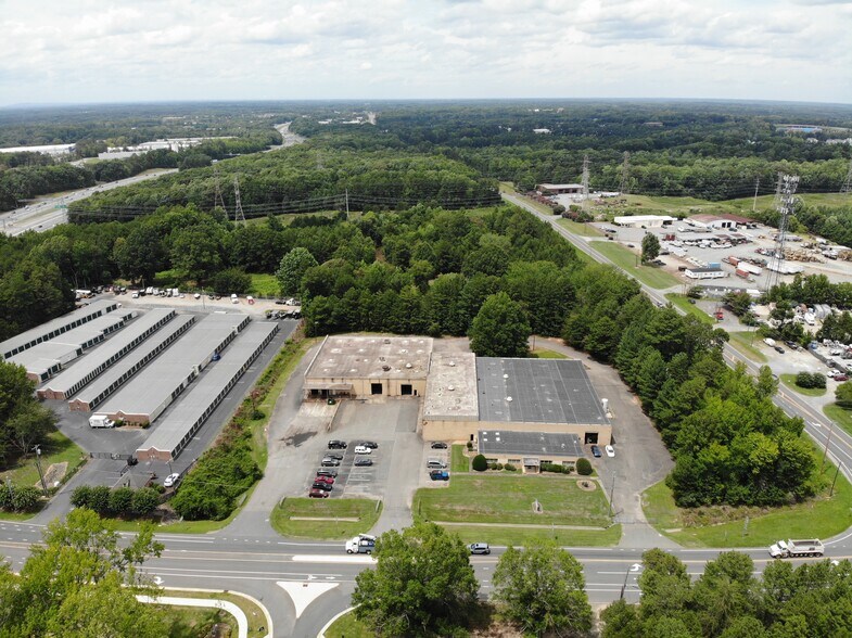 More Photos Of 11601 Hambright Rd, Huntersville Manufacturing For Lease