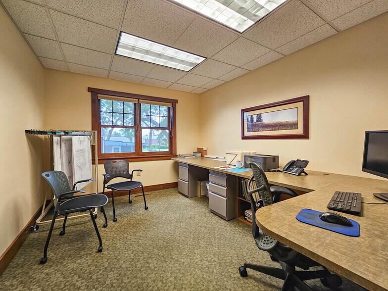 More Photos Of 4502 S 42nd St, Omaha Office For Sale