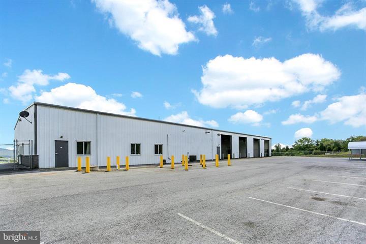 More Photos Of 57 W Shortcut Rd, Newport Showroom For Sale