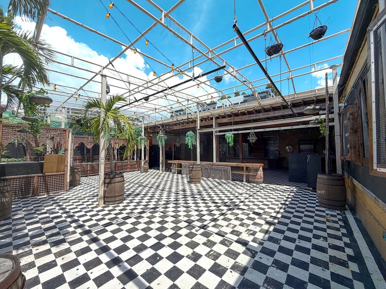 More Photos Of 165 NW 23rd St, Miami Restaurant For Lease