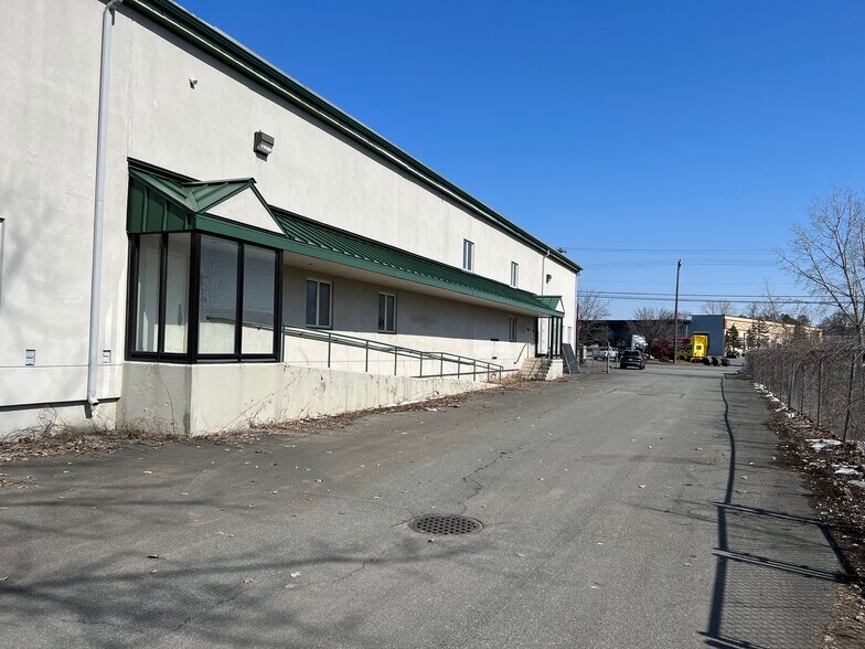 More Photos Of 64 Railroad Ave, Albany Warehouse For Sale