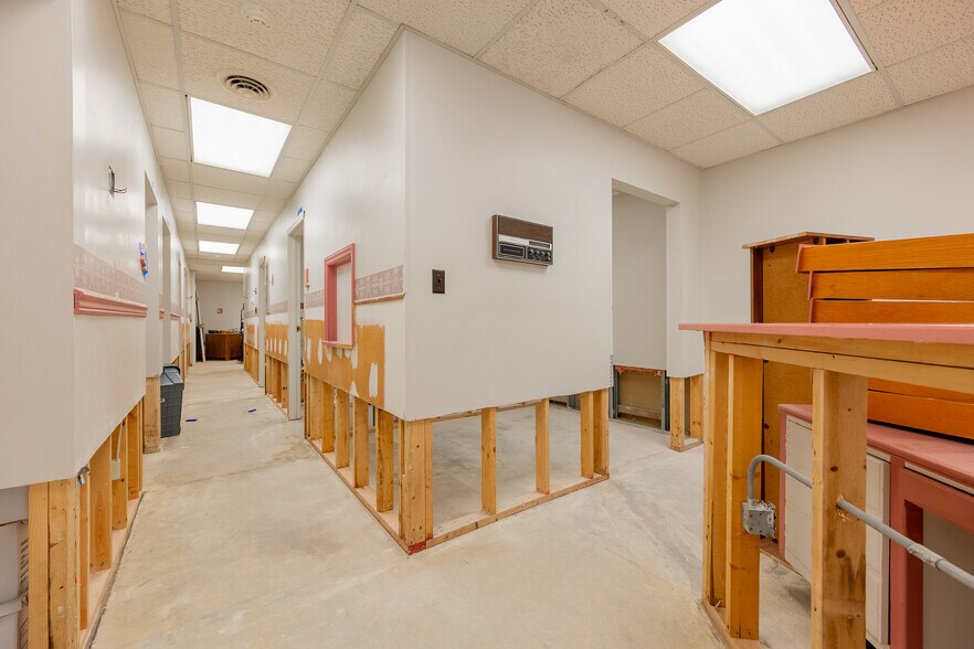 More Photos Of 65 E Main St, Pulaski Coworking Space