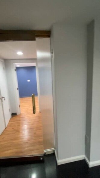 Primary Photo Of 186 W 80th, New York Apartments For Lease