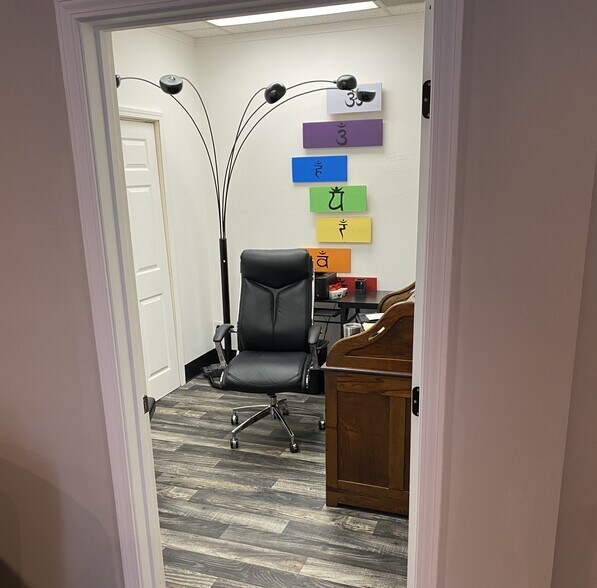 More Photos Of 1523 S Green River Rd, Evansville Office Residential For Lease