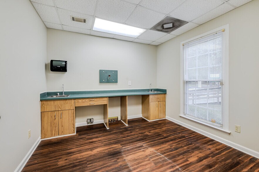 More Photos Of 11706 Mercy Blvd, Savannah Medical For Sale