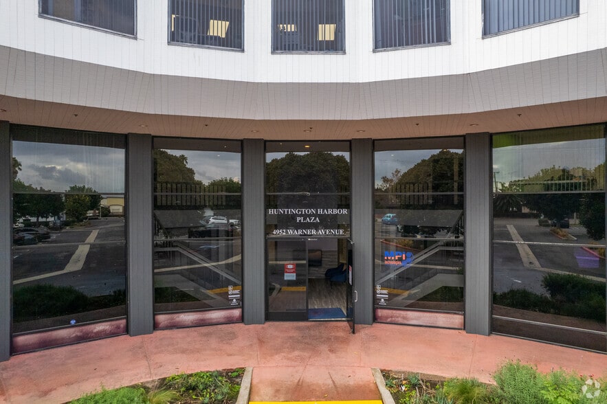 More Photos Of 4952 Warner Ave, Huntington Beach Office For Lease