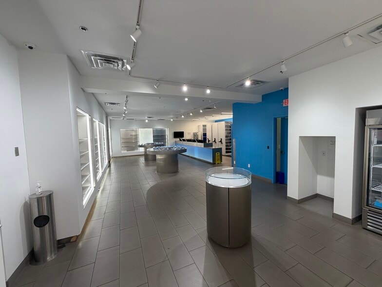 More Photos Of 2712-2720 Portage St, Kalamazoo Freestanding For Lease