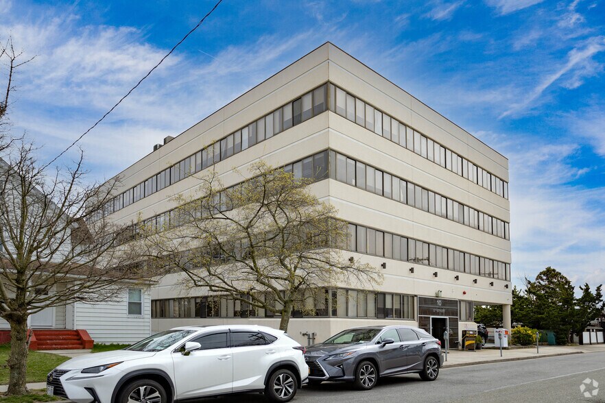 More Photos Of 10 5th St, Valley Stream Office For Lease