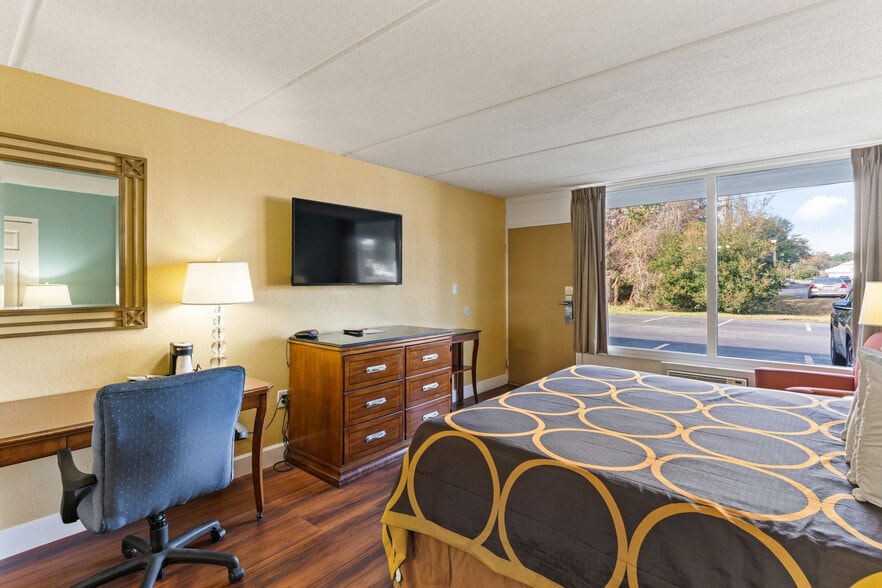 More Photos Of 1220 Boone Avenue Ext, Kingsland Hotel For Sale