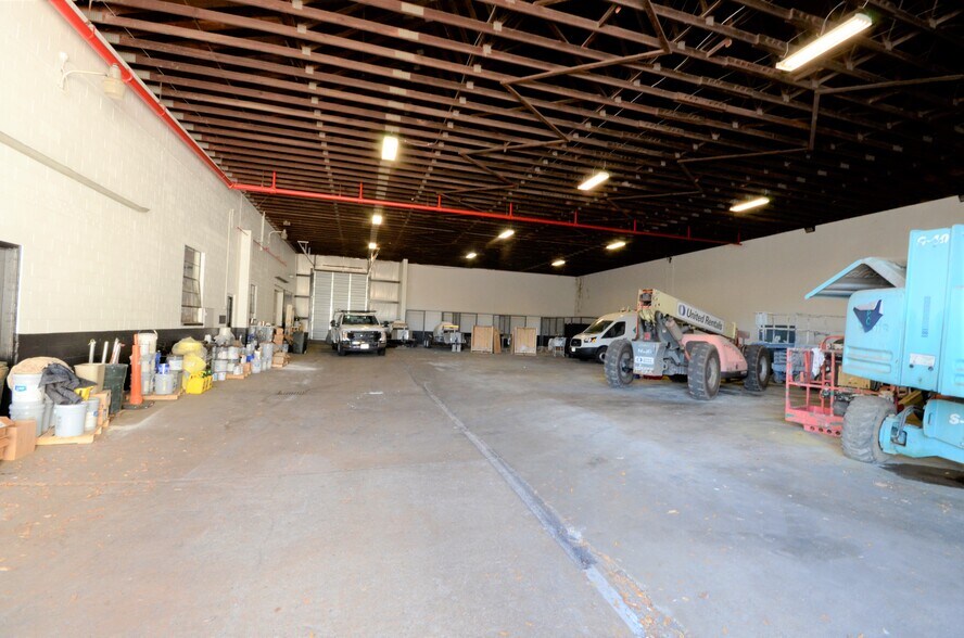 More Photos Of 222 N Market St, Petersburg Warehouse For Sale