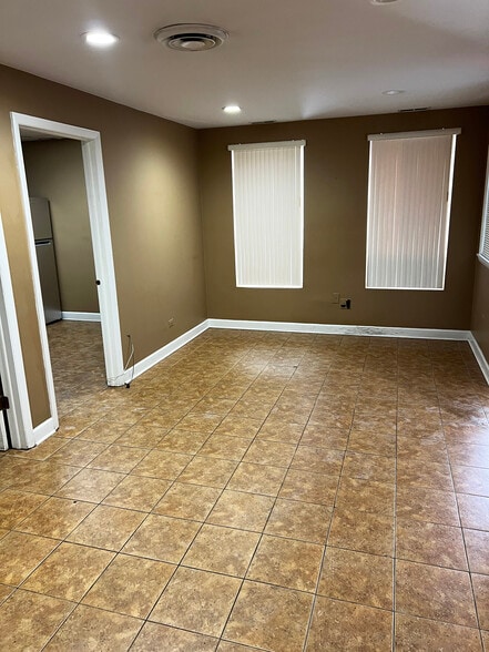 More Photos Of 115-119 Joey Dr, Elk Grove Village Warehouse For Sale