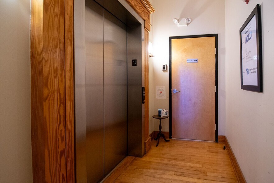 More Photos Of 912 Lady St, Columbia Office For Sale