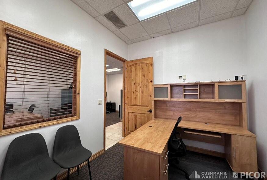 More Photos Of 2292 W Magee Rd, Tucson Coworking Space