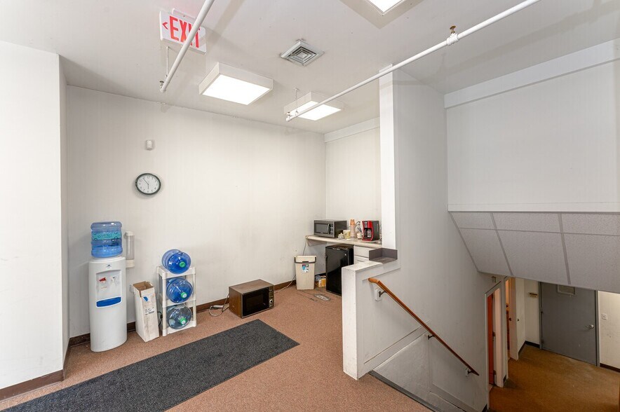 More Photos Of 25 Brook St, Shelton Manufacturing For Lease