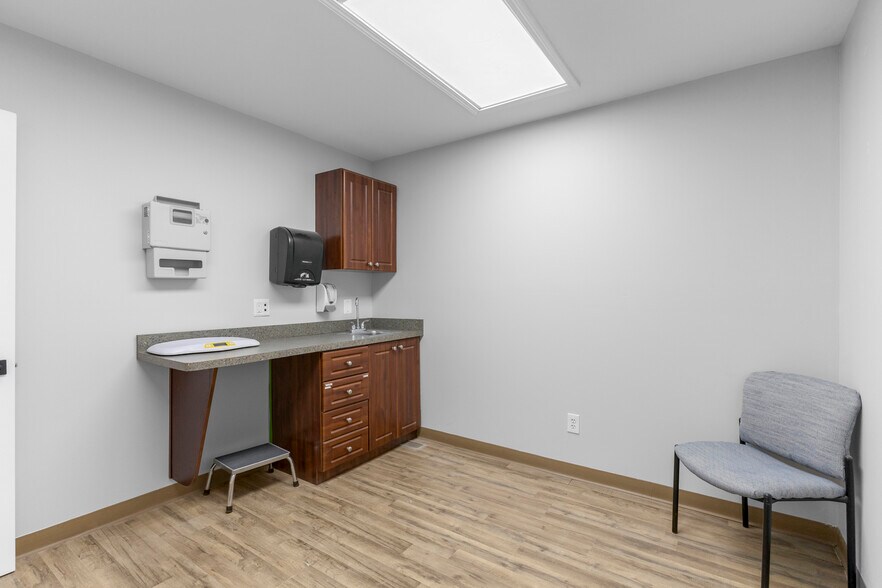 More Photos Of 17600 W Warren Ave, Detroit Office For Lease