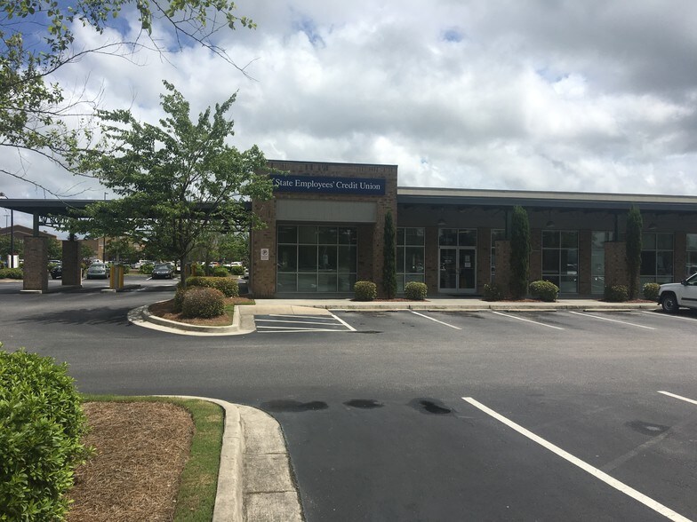 More Photos Of 1109 New Pointe Blvd, Leland Freestanding For Lease