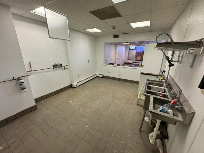 More Photos Of 39 Market St, Poughkeepsie Storefront Retail Residential For Sale