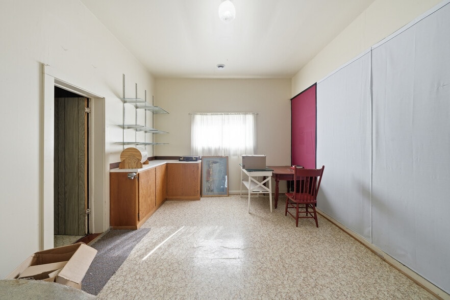 More Photos Of 210 Miles Ave, Clyde Park Specialty For Sale