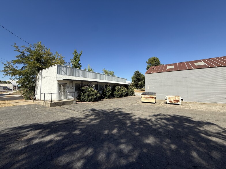 More Photos Of 2651 Henderson, Redding Warehouse For Sale