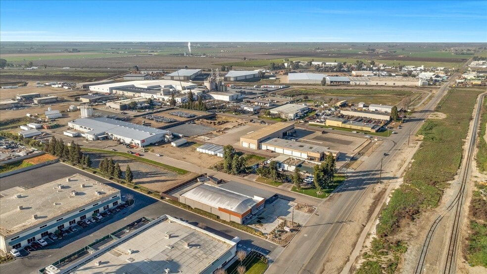 More Photos Of 10417 W Goshen Ave, Visalia Warehouse For Sale