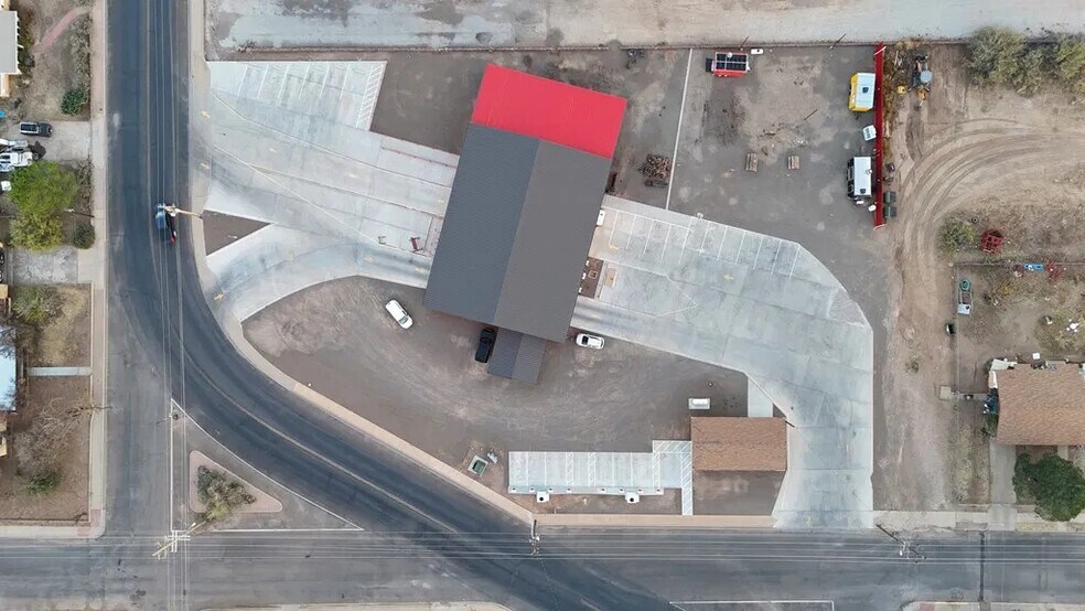 More Photos Of 300 S Cockrell St, Alpine Convenience Store For Sale