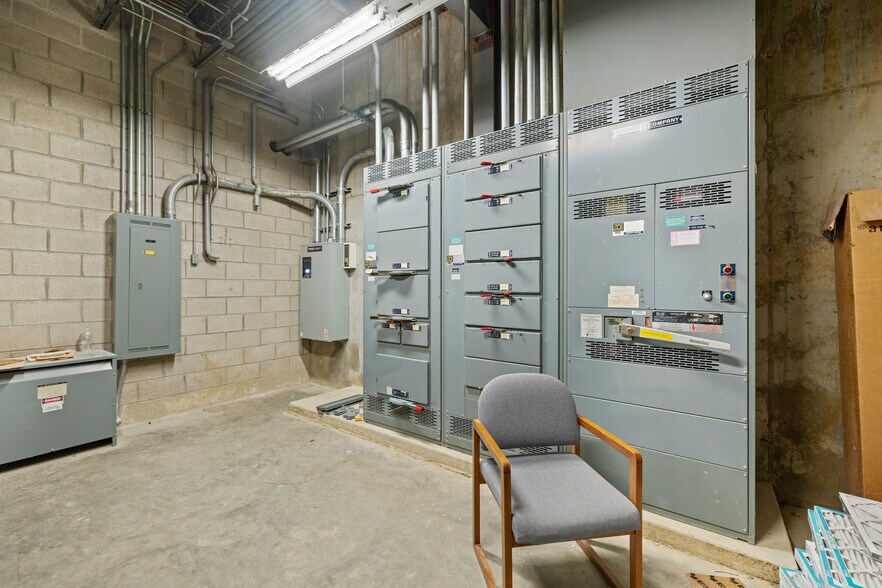 More Photos Of 4411 Washington Ave, Evansville Medical For Sale