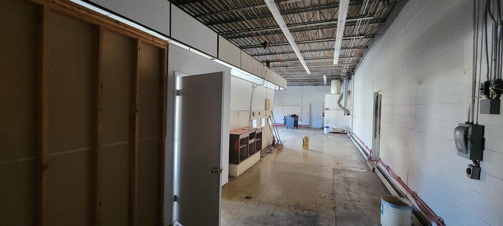 More Photos Of 123 E Columbia St, Marion General Retail For Sale