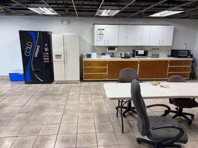 More Photos Of 2760 Business Center Blvd, Melbourne Warehouse For Sale