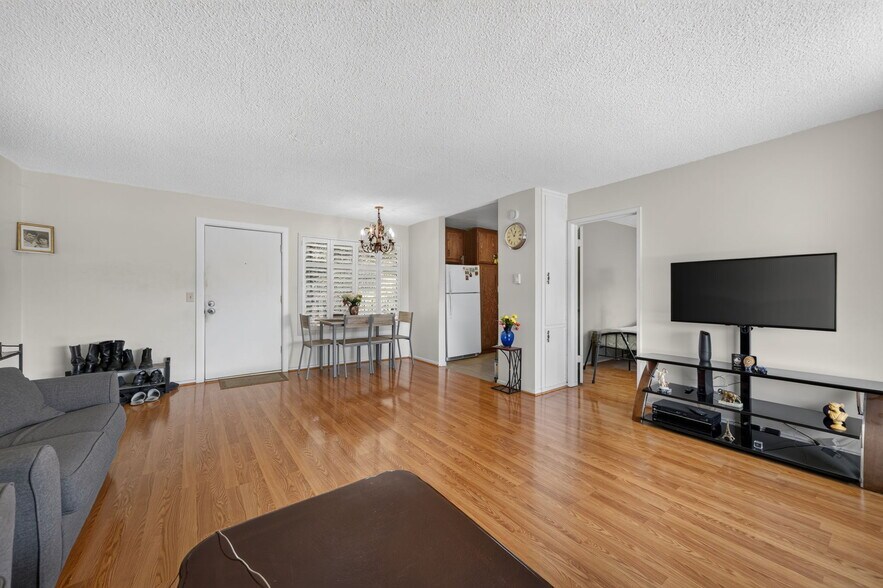 More Photos Of 1459 Stanley Ave, Glendale Apartments For Sale