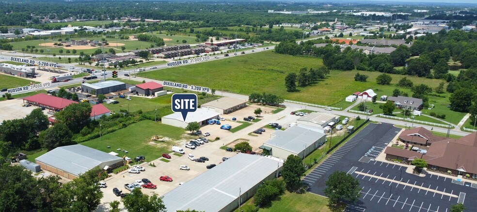 More Photos Of 1710-1716 W Acorn Dr, Rogers Warehouse For Lease