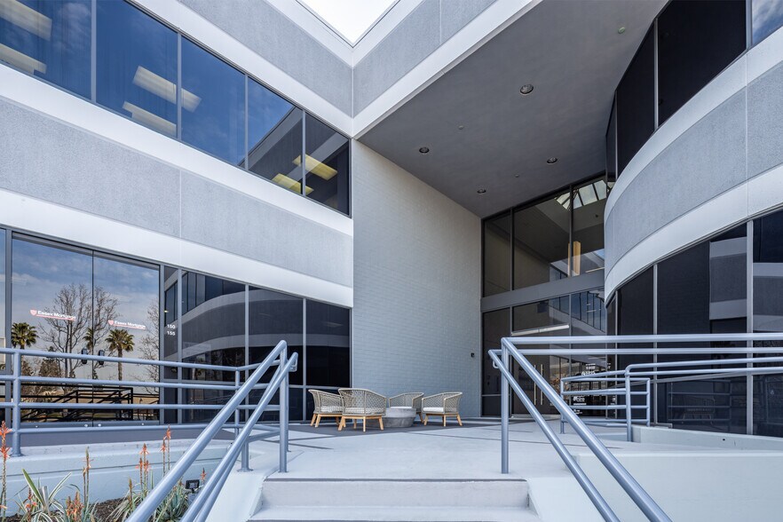 More Photos Of 2100 W Orangewood Ave, Orange Unknown For Lease