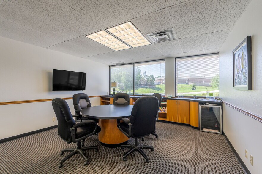 More Photos Of 2850 NE Kendallwood Pky, Kansas City Loft Creative Space For Sale