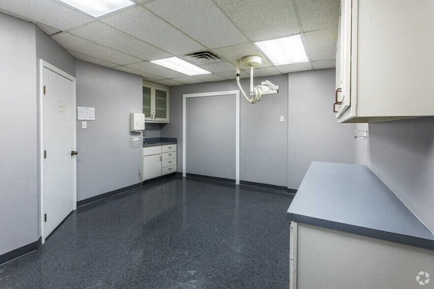 More Photos Of 11215 Hermitage Rd, Little Rock Medical For Sale