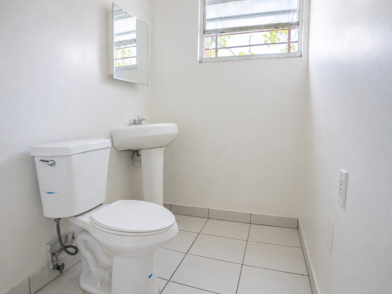 More Photos Of 455 E 10th Ave, Hialeah Warehouse For Sale