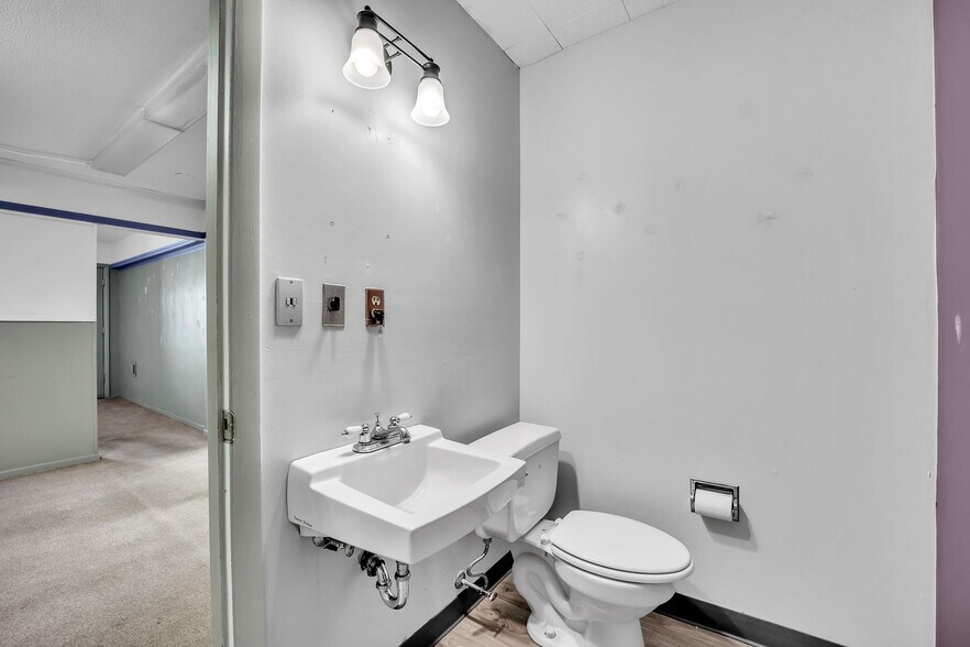 More Photos Of 2924 Beacon St, Colorado Springs Medical For Sale